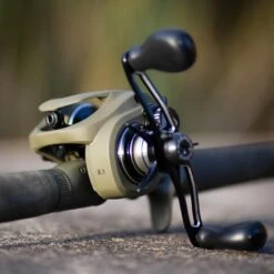 Savage Gear SG8 Baitcaster Reel 250 BC | Low Speed LH -Visuitrusting Winkel 197302f7d97028f00b0ad780bbcf7fdd